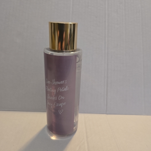 Victoria's Secret Beach Bloom Discontinued Body Mist - Picture 3 of 5